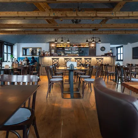 Restaurace A Kavarna Turistickych Znamek *
